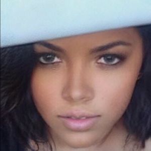 Meet your Posher, Crystalina